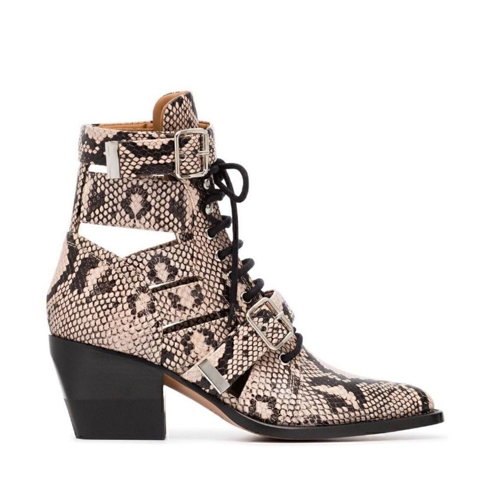 [chloe] Rylee snakeskin buckle boots